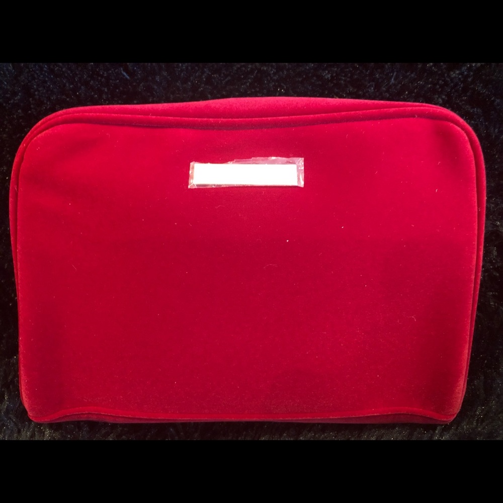 NWOT Gucci Parfums CNY 16 Red Velvet Pouch